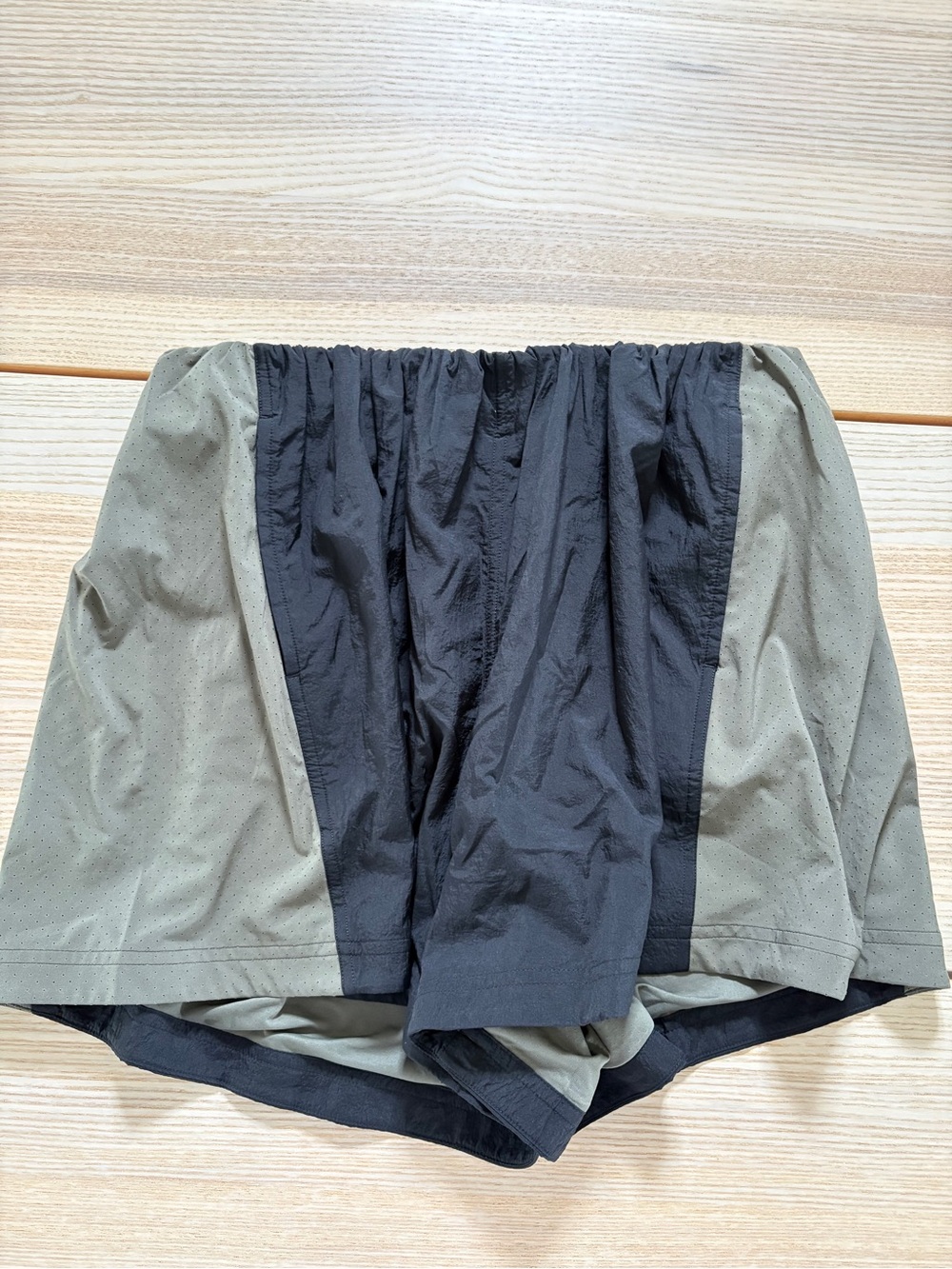 NWOT - Lululemon Nylon Colourblock Short 5”